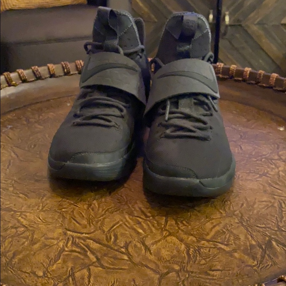 Nike LeBron 14
